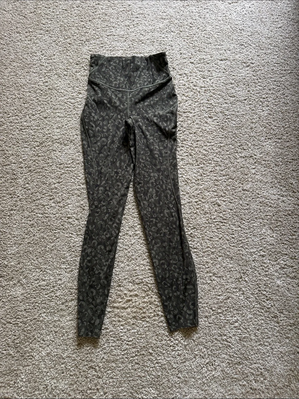LOT OF LULULEMON LEGGINGS! - Picture 2 of 5